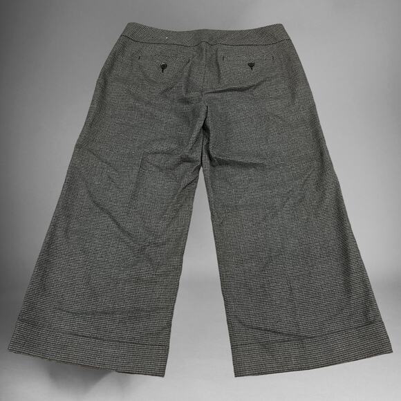 Express Gray Women's Capris - Picture 8 of 9